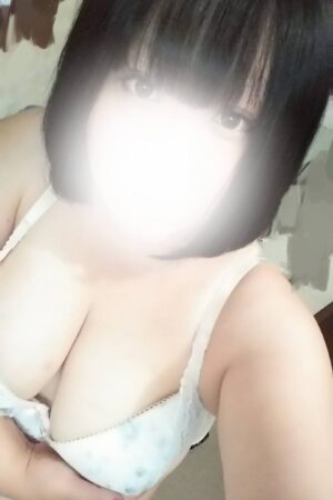 あみ(パイパン潮吹き　Fカップ)