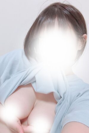 もも（小柄な巨乳人妻！）